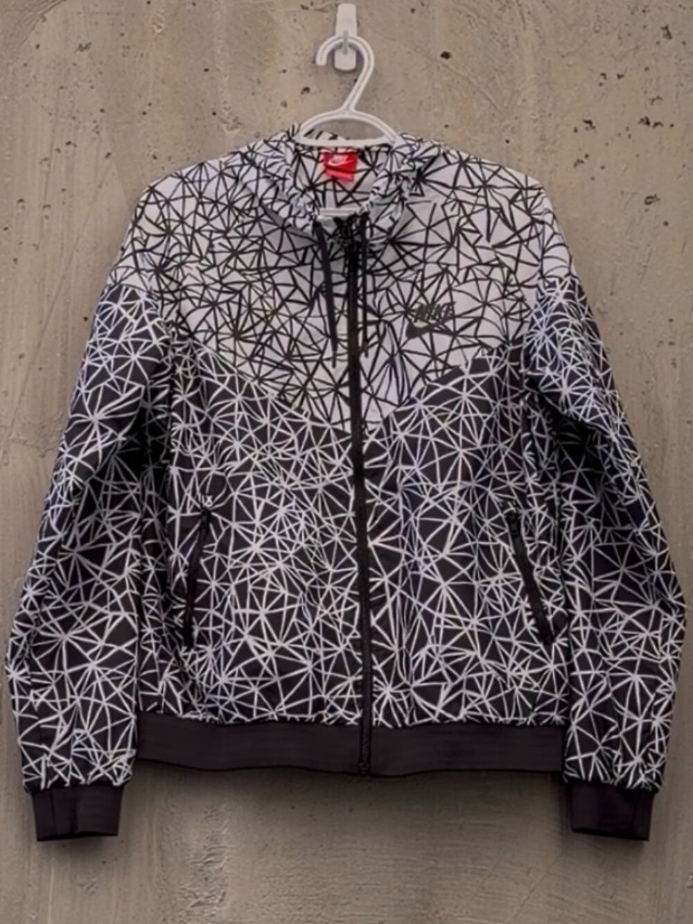 nike - b/w windbreaker